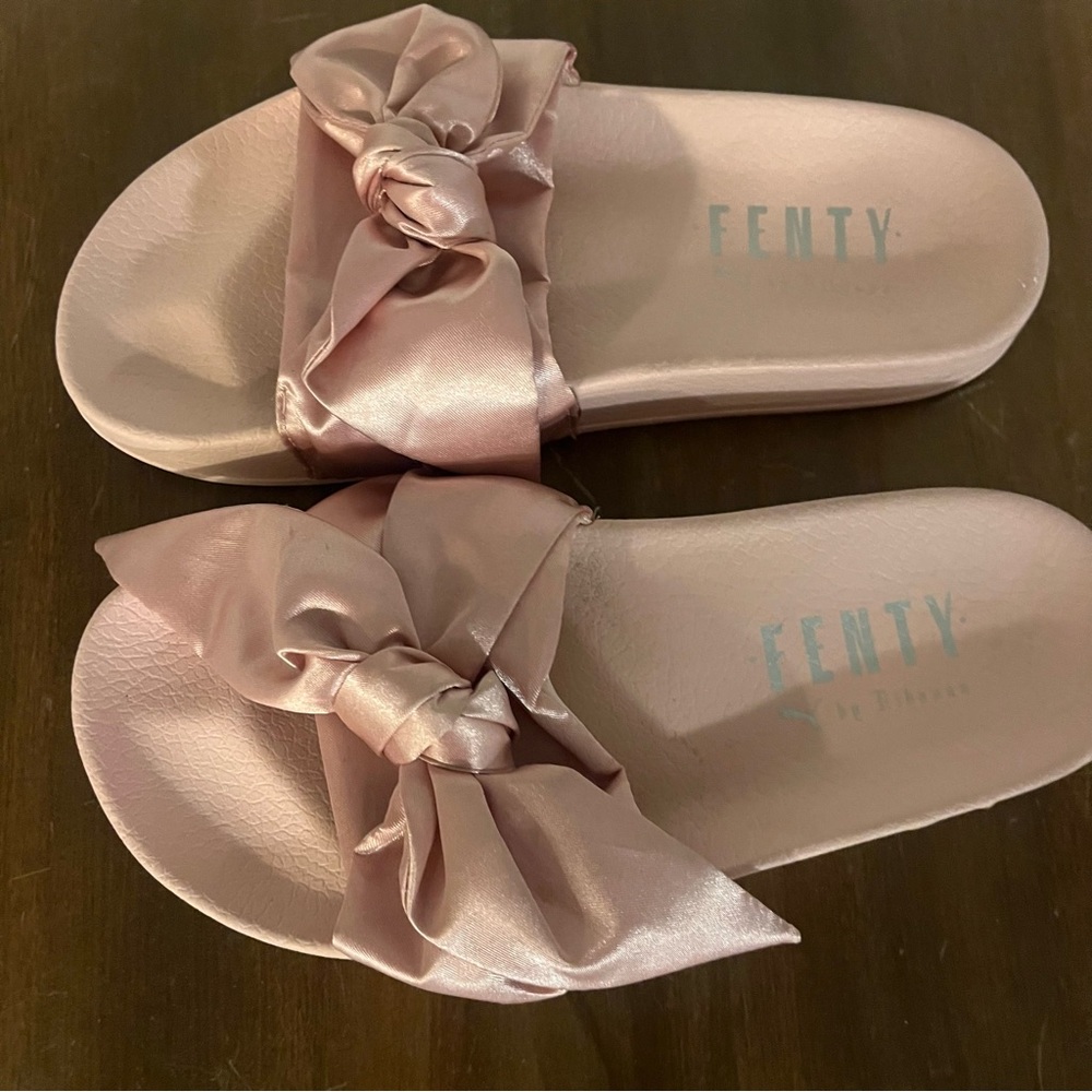 Slides Fenty! - Picture 4 of 5